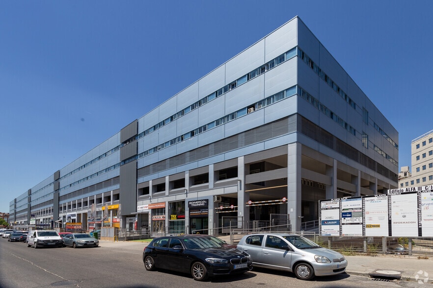 Calle de Isabel Colbrand, 10-12, Madrid, Madrid for lease - Building Photo - Image 2 of 18