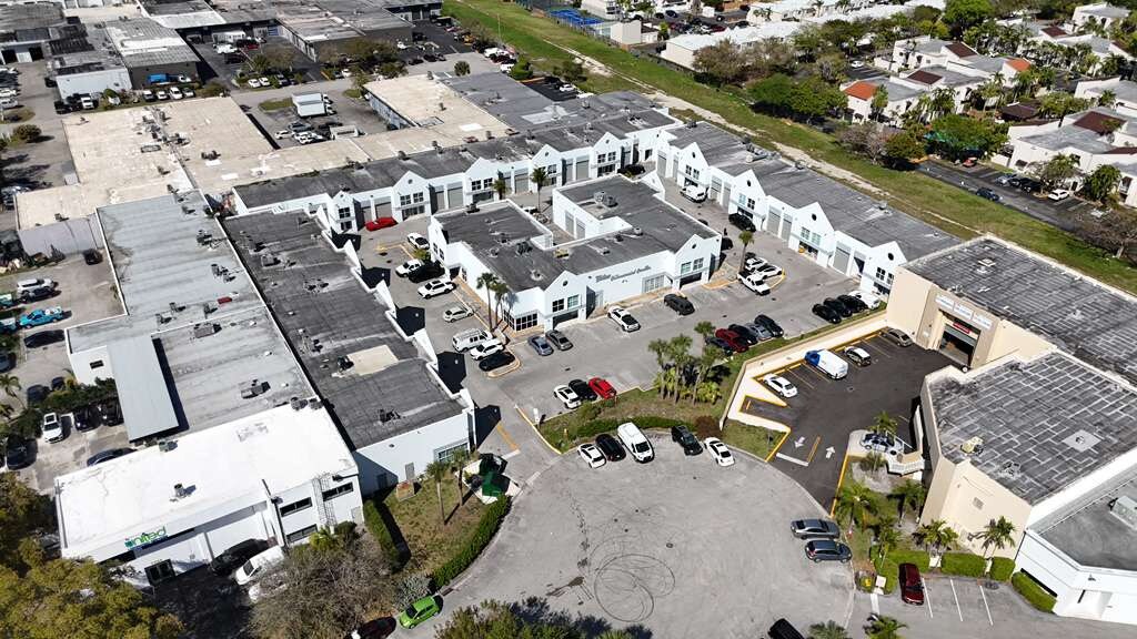 8880-8888 NW 24th Ter, Doral, FL à vendre Photo du bâtiment- Image 1 de 3