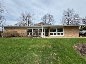 207 Webster St, Batavia, IL for lease Interior Photo- Image 1 of 16