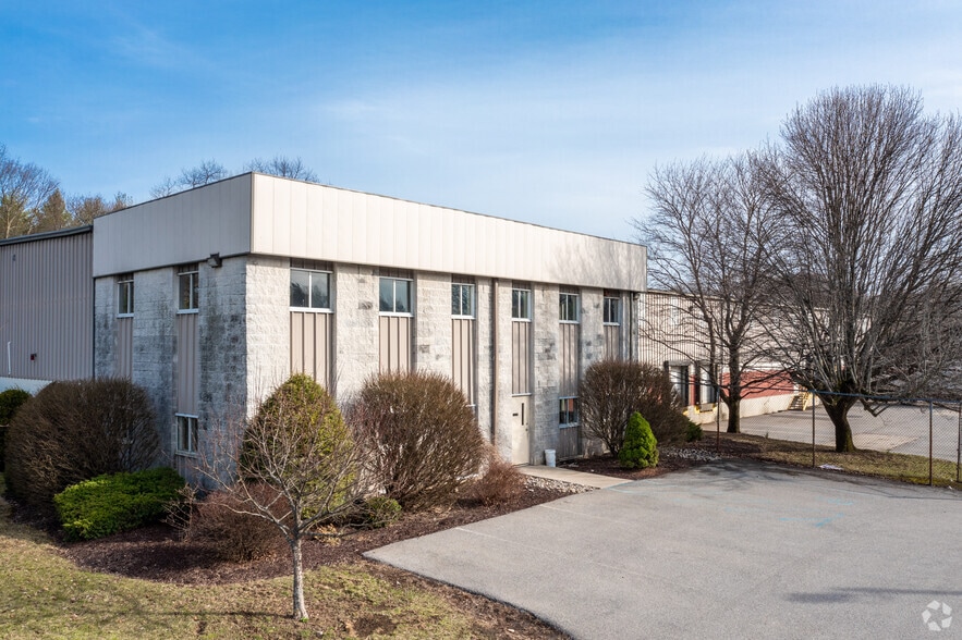 22-24 Riverview Dr, Marlboro, NY for lease - Primary Photo - Image 1 of 26
