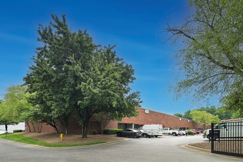 2233 Interstate North Dr, Charlotte, NC for lease - Building Photo - Image 3 of 8
