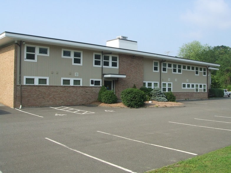 15 Old Park Lane Rd, New Milford, CT for lease - Building Photo - Image 2 of 10