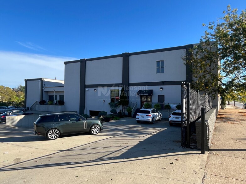 701 S Broadway St, Akron, OH à louer - Photo du bâtiment - Image 2 de 6