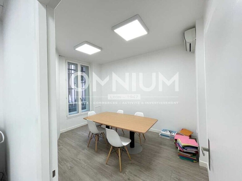 Office in Lyon for lease - Interior Photo - Image 2 of 6