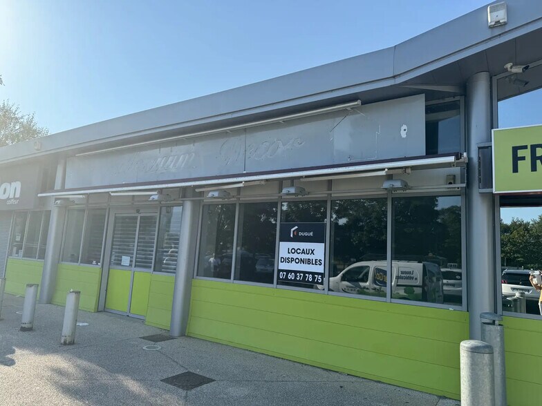 Retail in Échirolles for lease - Building Photo - Image 2 of 6