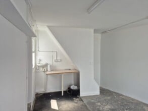 Avenue Rd, Freshwater for lease Interior Photo- Image 2 of 3
