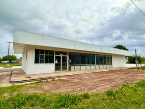 15830 Freeway, Jersey Village, TX for lease Building Photo- Image 2 of 3