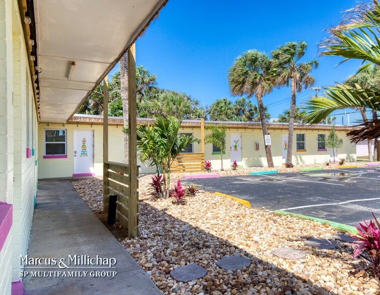 2240 S Atlantic Ave, Daytona Beach, FL à vendre - Photo du bâtiment - Image 3 de 19