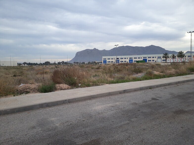 Industrial in Albatera for sale - Building Photo - Image 2 of 5