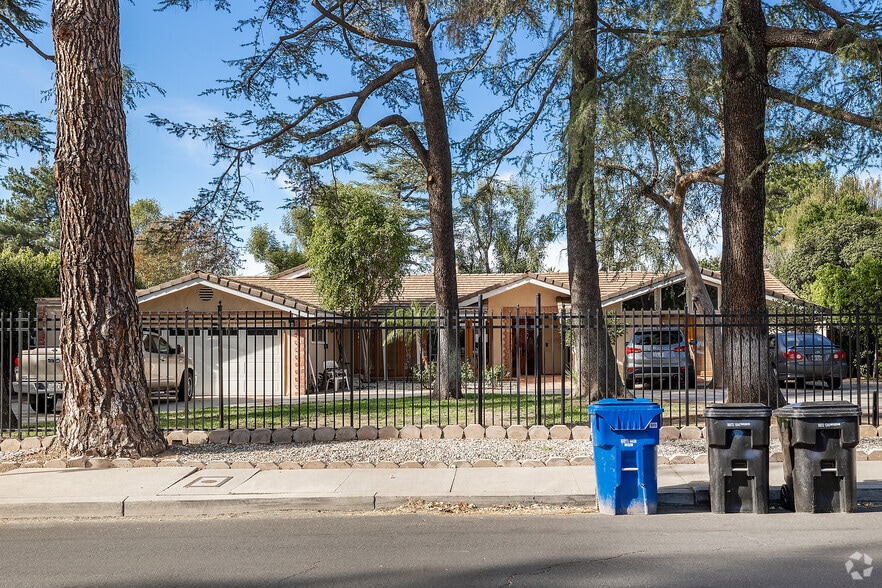 8811 Zelzah Ave, Sherwood Forest, CA for sale - Building Photo - Image 2 of 4