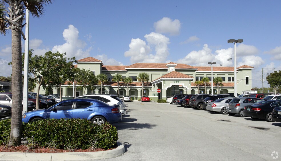 5301 N Dixie Hwy, Fort Lauderdale, FL à louer - Photo du bâtiment - Image 2 de 10