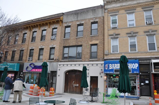 Plus de détails pour 5909 71st Ave, Ridgewood, NY - Commerce de détail à louer