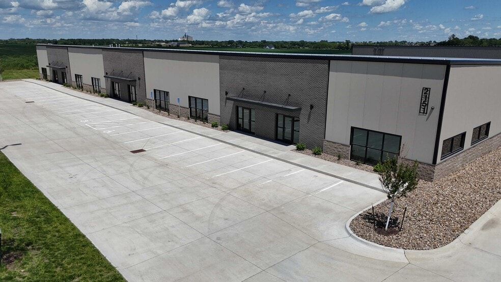2151 Shiloh Rose Pkwy SW, Bondurant, IA for lease - Building Photo - Image 3 of 8