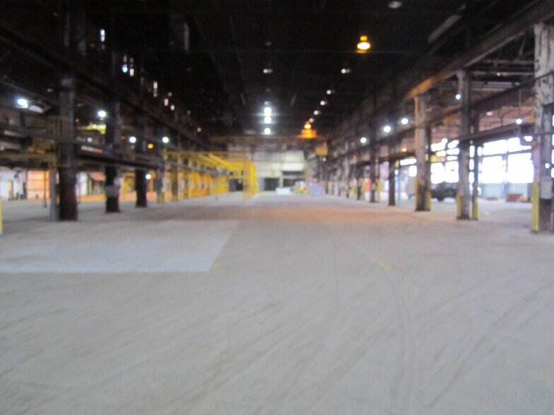 3710 Hendricks Rd, Youngstown, OH à louer - Photo du bâtiment - Image 2 de 9