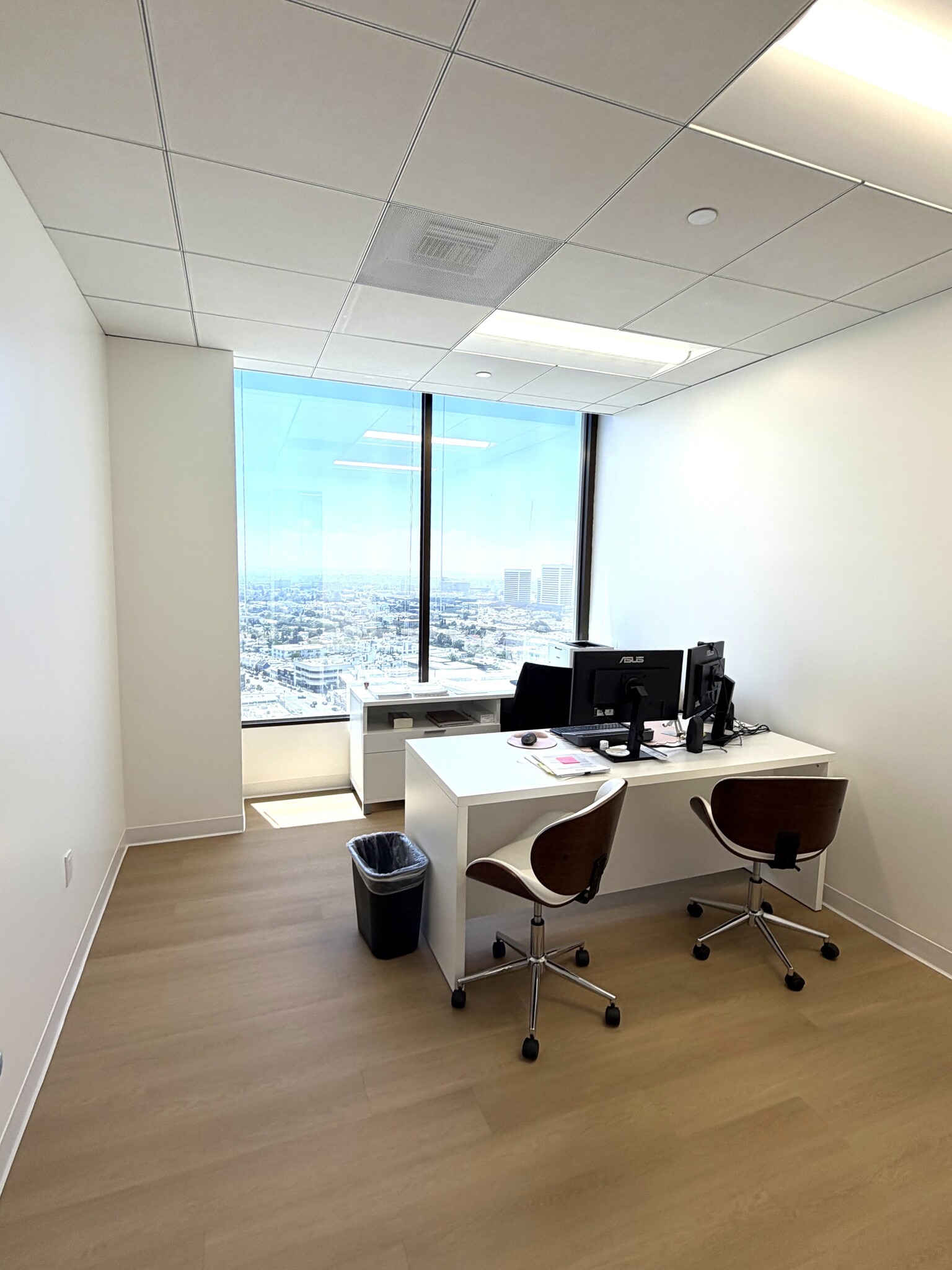 10880 Wilshire Blvd, Los Angeles, CA for lease Interior Photo- Image 1 of 5