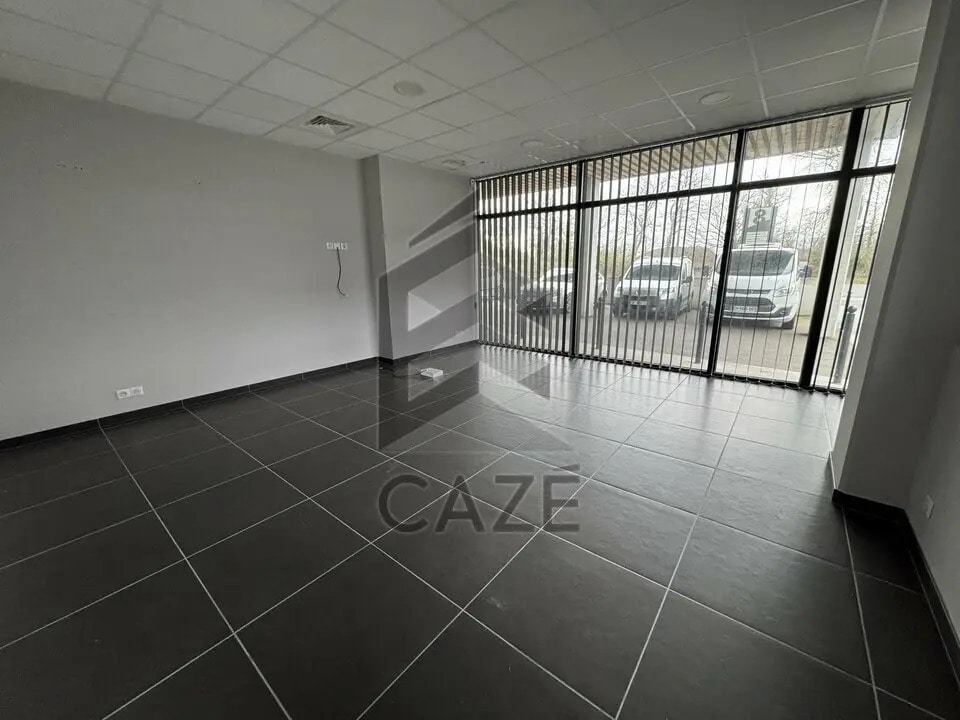 Office in Mérignac for lease Interior Photo- Image 1 of 5