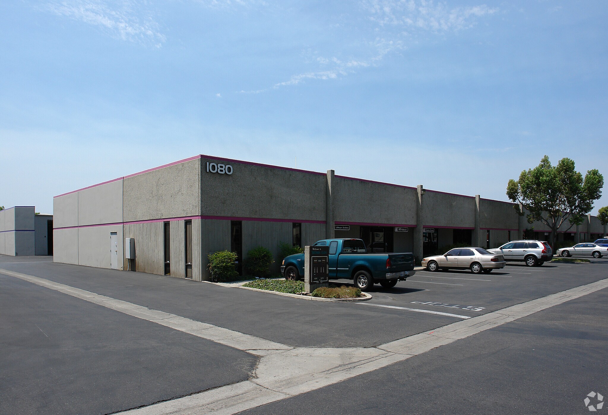 1080 N Batavia St, Orange, CA à louer Photo principale- Image 1 de 4