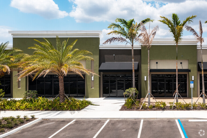 16431 Corporate Commerce Way, Fort Myers, FL for lease - Building Photo - Image 3 of 7