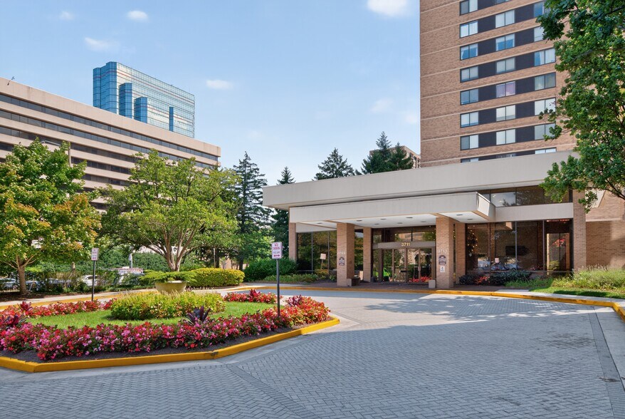 3713 S George Mason Dr, Falls Church, VA à vendre - Photo du bâtiment - Image 2 de 3