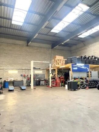 Plus de détails pour Avenue Georges Politzer, Élancourt - Bureau, Local d'activités à louer