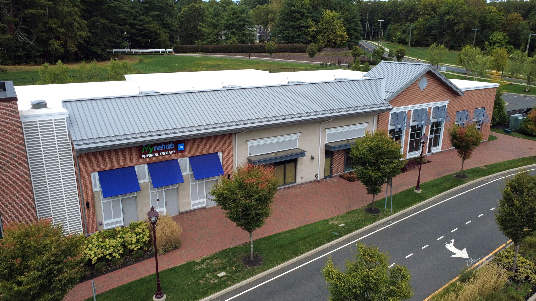 21 Ensign Dr, Avon, CT à louer Photo du bâtiment- Image 1 de 3