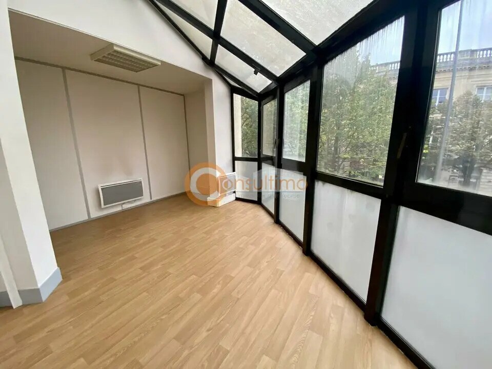 Office in Bordeaux for lease Interior Photo- Image 1 of 6