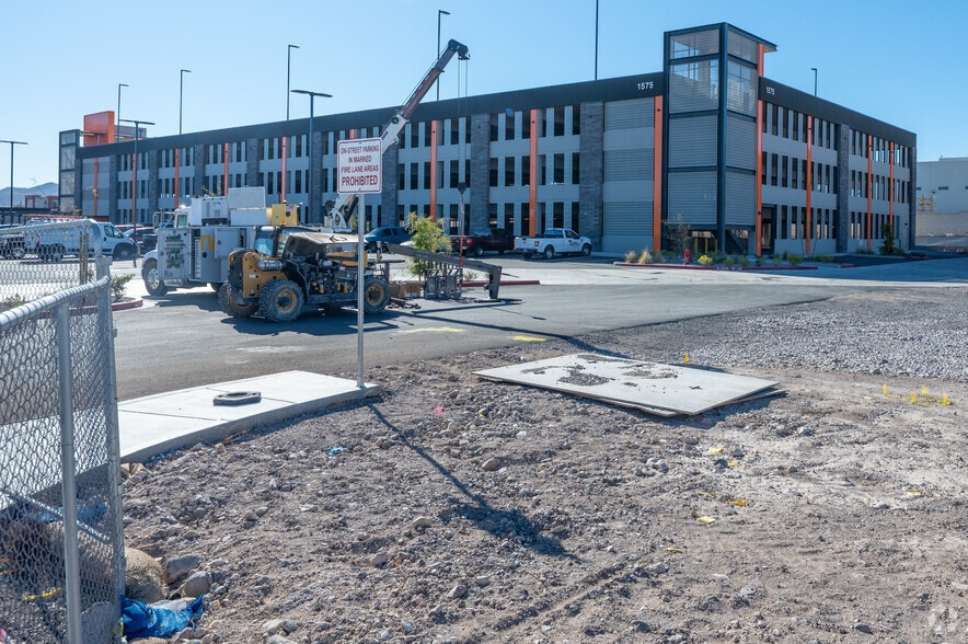 1575 E Cactus Ave, Henderson, NV for sale - Primary Photo - Image 1 of 2