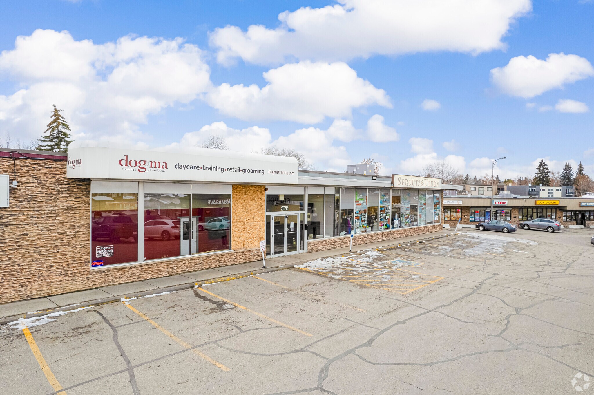 2835 37th St SW, Calgary, AB à vendre Photo principale- Image 1 de 1