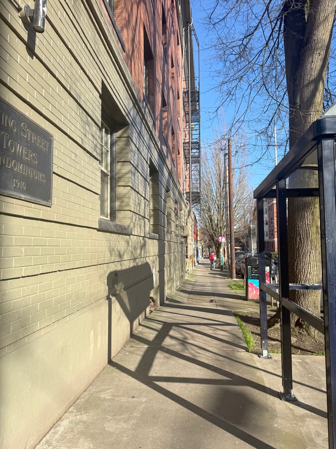 2109 NW Irving St, Portland, OR 97210 - Unité C-1 - - Photo intérieure - Image 1 of 5