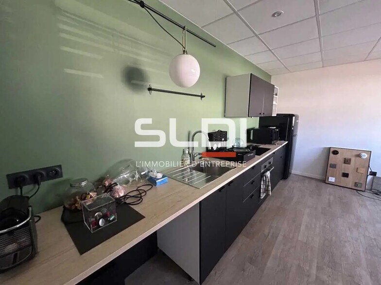 Office in Gleizé for lease - Interior Photo - Image 3 of 6