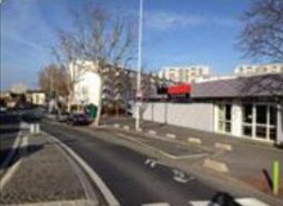 Retail in Nanterre for lease Building Photo- Image 1 of 5