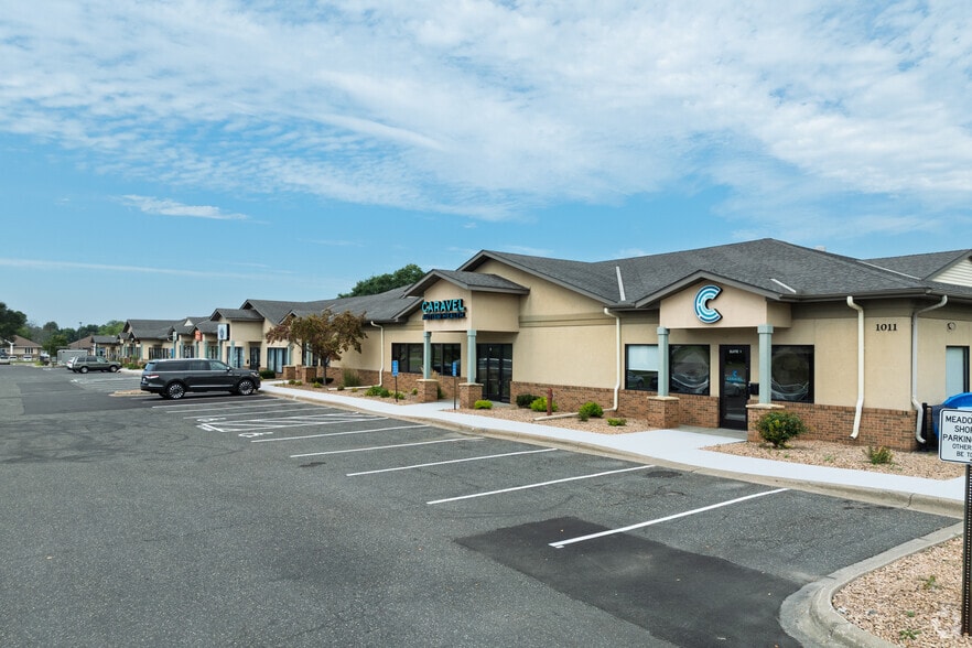1011 Meadowlands Dr, Saint Paul, MN for lease - Primary Photo - Image 1 of 11
