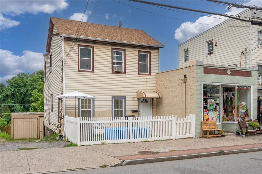 114 Ferris Ave, White Plains, NY for sale - Building Photo - Image 2 of 22