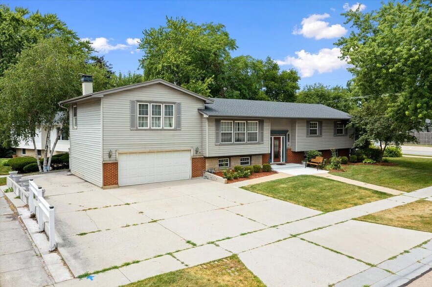 7212 Edgebrook Ln, Hanover Park, IL à vendre - Photo du bâtiment - Image 2 de 47