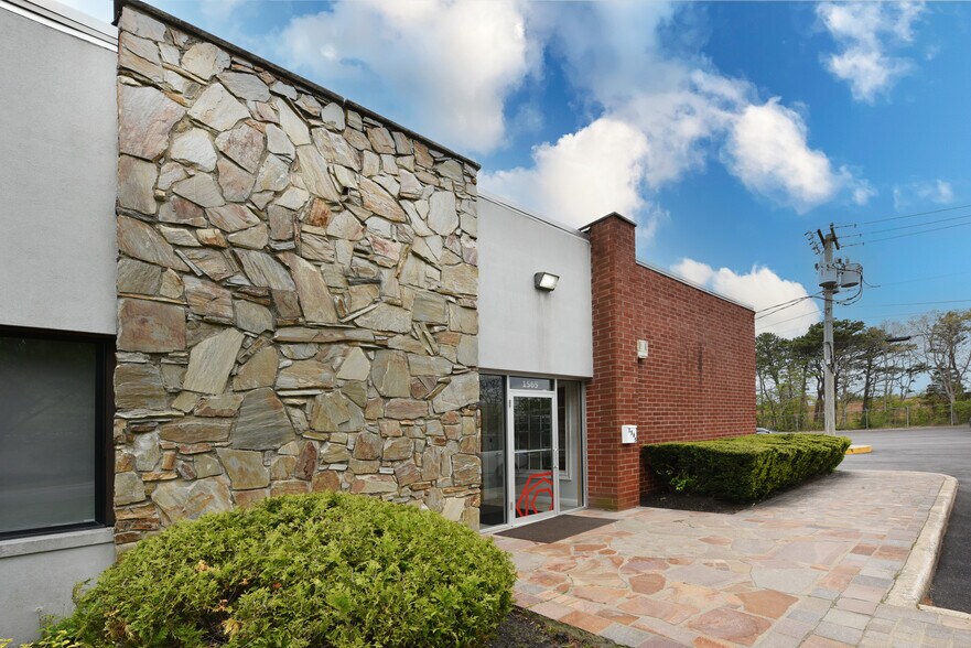 1565 Ocean Ave, Bohemia, NY à louer - Photo du bâtiment - Image 2 de 25
