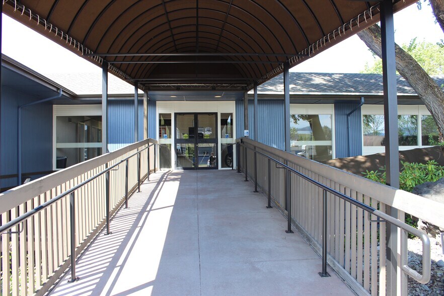 920 W Ironwood Dr, Coeur d'Alene, ID à louer - Photo du bâtiment - Image 3 de 8