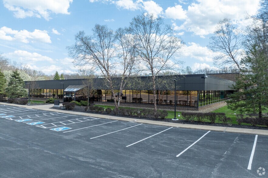6675 Parkland Blvd, Solon, OH à vendre - Photo du bâtiment - Image 1 de 1