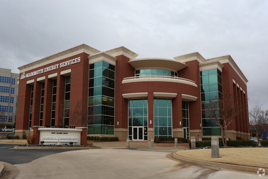 14201 Caliber Dr, Oklahoma City, OK for lease - Primary Photo - Image 1 of 11