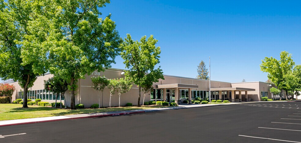 9738 Lincoln Village Dr, Sacramento, CA for lease - Building Photo - Image 1 of 10