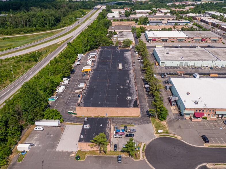 7942 Angus Ct, Springfield, VA à louer - Photo du bâtiment - Image 2 de 7