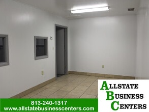 13652 N 12th St, Tampa, FL à louer Photo intérieure- Image 1 de 5