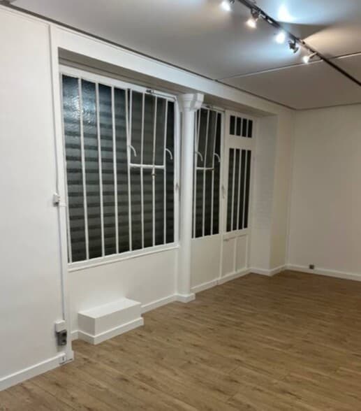 Retail in Paris for lease - Building Photo - Image 2 of 9