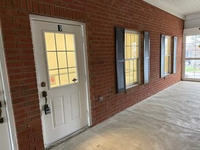 320 Center St, Chardon, OH à louer Photo intérieure- Image 2 de 6