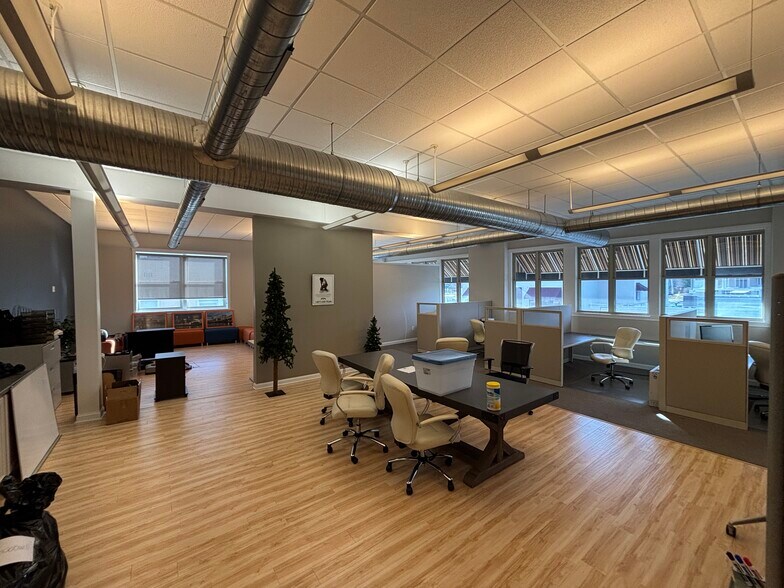 19106 Old Detroit Rd, Rocky River, OH à louer - Photo intérieure - Image 2 de 6