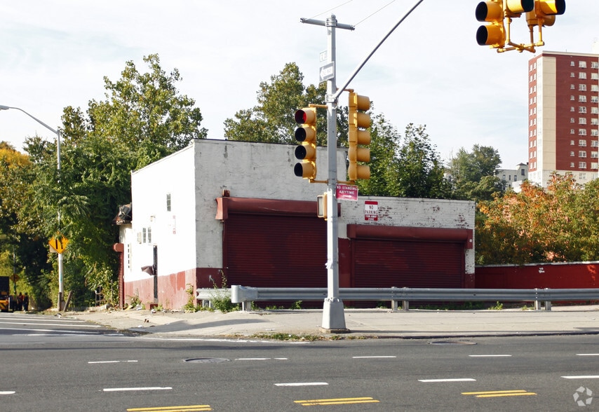 598 E Gun Hill Rd, Bronx, NY for sale - Primary Photo - Image 1 of 1