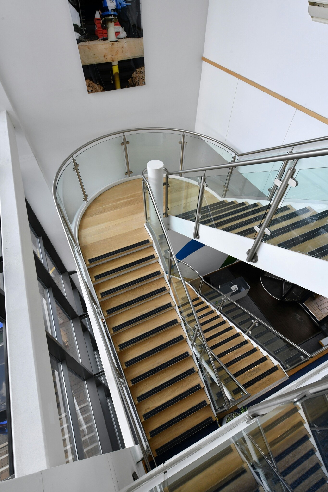 2 Europa Vw, Sheffield for lease Interior Photo- Image 1 of 10