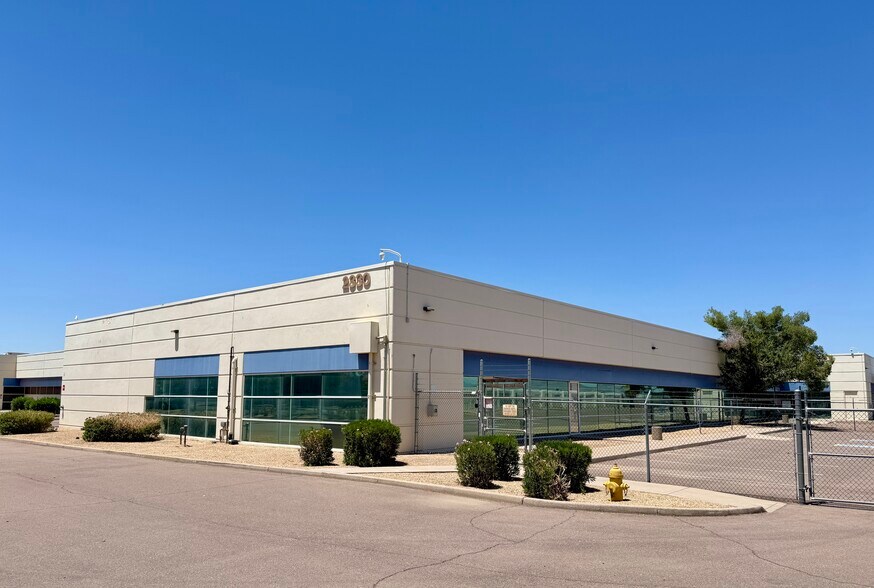 2330 E Jones Ave, Phoenix, AZ à louer - Photo du bâtiment - Image 1 de 4