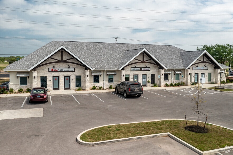 1213-1217 W SLAUGHTER Ln, Austin, TX à louer - Photo du bâtiment - Image 2 de 3