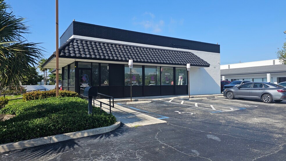700 W Boynton Beach Blvd, Boynton Beach, FL à louer - Photo du bâtiment - Image 2 de 23