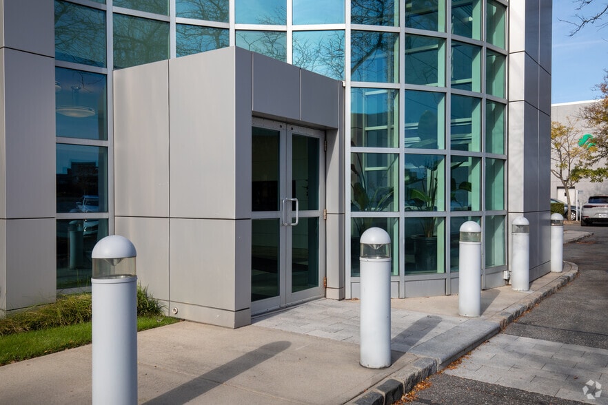 100 Ring Rd W, Garden City, NY for lease - Building Photo - Image 2 of 5